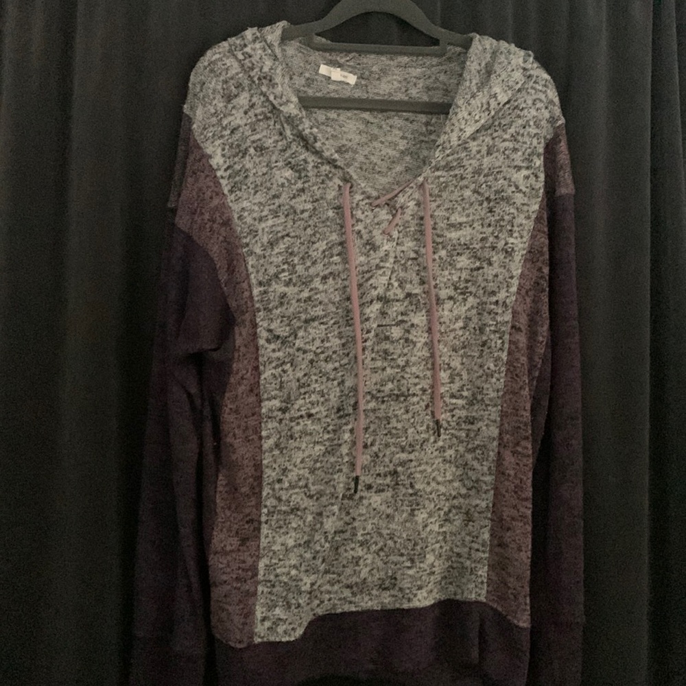 EUC Maurice’s Hooded Lightweight Sweater Size XL